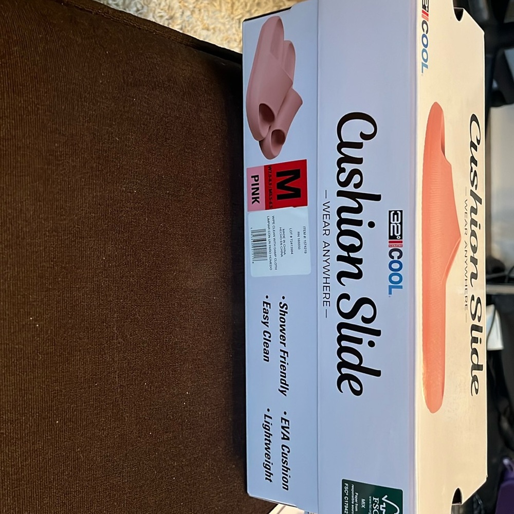Brand new in box size 8.  Run narrow.